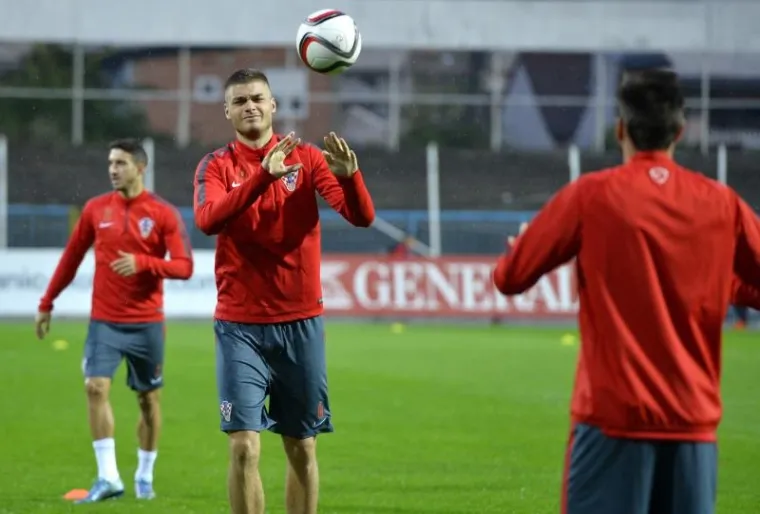 VRIJEME IH NE MAZI: Pogledajte kišni trening Vatrenih