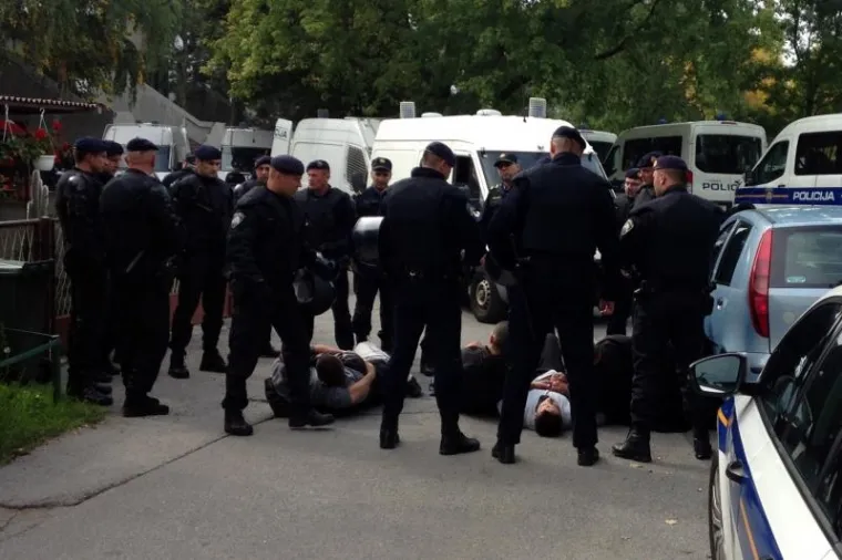 Iako je ministar Lalovac zaprijetio da će se obračunati s bankarima koji deložiraju građane, izbacivanje ljudi iz njihovih domova se nastavlja. Na red je do&scaron;la Jadranka Jež, biv&scaron;a rukometna reprezentativka, koja je deložirana iz svog stana na zagrebačkom Jarunu.