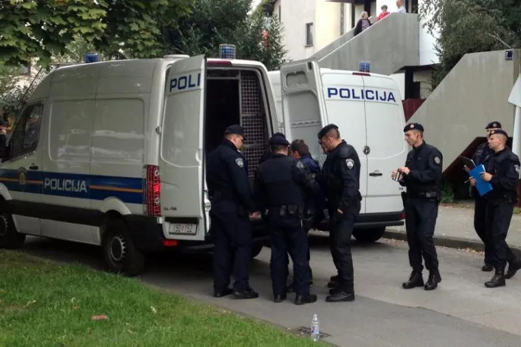 Iako je ministar Lalovac zaprijetio da će se obračunati s bankarima koji deložiraju građane, izbacivanje ljudi iz njihovih domova se nastavlja. Na red je do&scaron;la Jadranka Jež, biv&scaron;a rukometna reprezentativka, koja je deložirana iz svog stana na zagrebačkom Jarunu.