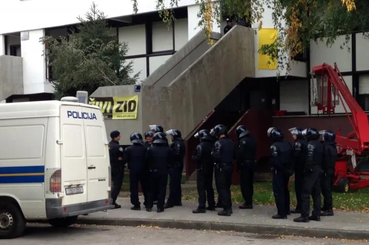 Iako je ministar Lalovac zaprijetio da će se obračunati s bankarima koji deložiraju građane, izbacivanje ljudi iz njihovih domova se nastavlja. Na red je do&scaron;la Jadranka Jež, biv&scaron;a rukometna reprezentativka, koja je deložirana iz svog stana na zagrebačkom Jarunu.