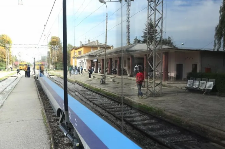 Premijer se provozao u novom elektromotornom vlaku