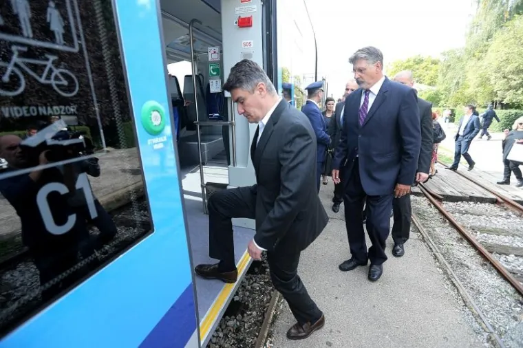 Premijer se provozao u novom elektromotornom vlaku
