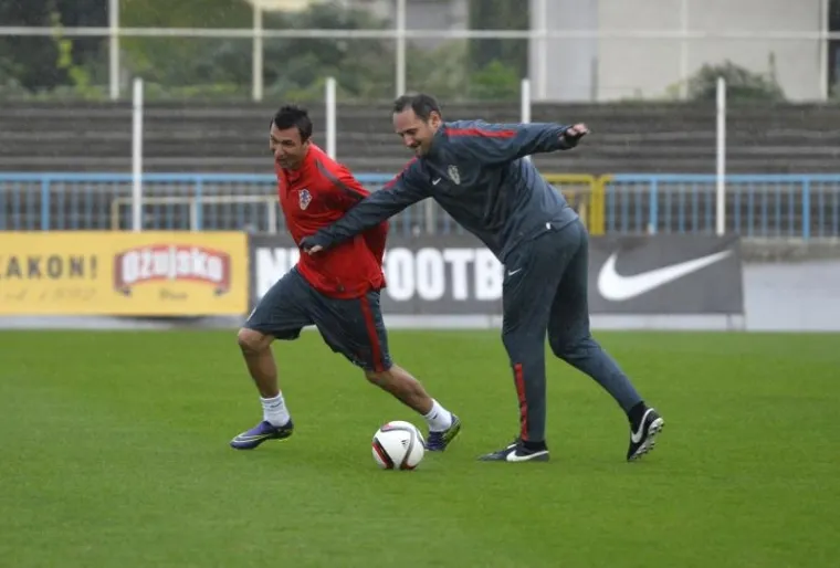 Hrvatska nogometna reprezentacija trenirala je u srijedu na stadionu u Kranjčevićevoj. U subotu izabranike Ante Čačića na Maksimiru očekuje dvoboj protiv Bugarske u kvalifikacijama za Euro, a tri dana kasnije gostuju na Malti.