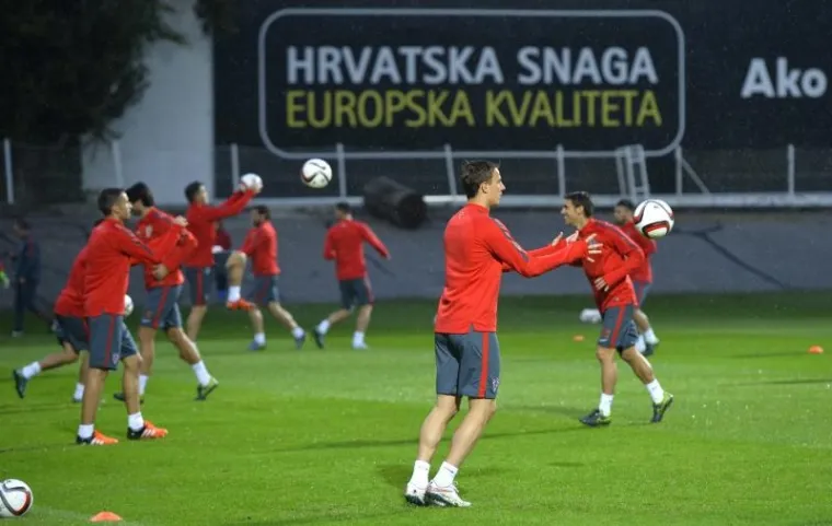 Hrvatska nogometna reprezentacija trenirala je u srijedu na stadionu u Kranjčevićevoj. U subotu izabranike Ante Čačića na Maksimiru očekuje dvoboj protiv Bugarske u kvalifikacijama za Euro, a tri dana kasnije gostuju na Malti.