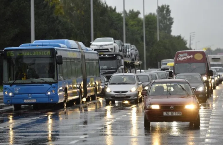POSVUDA GUŽVA: Za&scaron;to ki&scaron;a u Zagrebu uvijek napravi poprilični kaos?