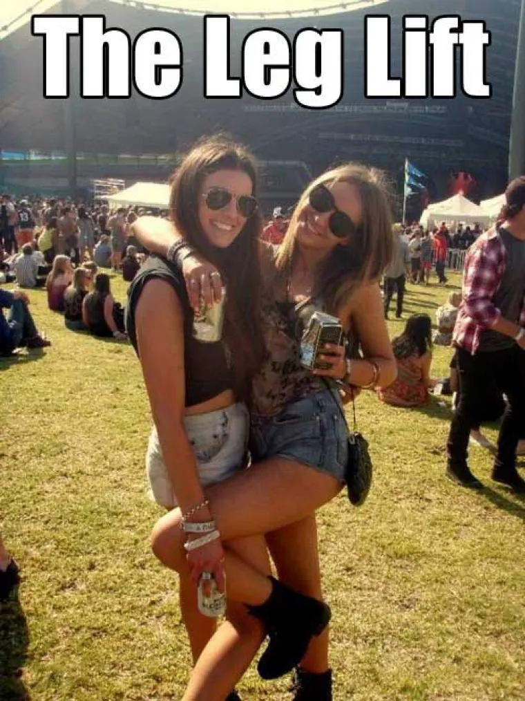 Sastavili popis najglupljih ženskih poza. Imaju li pravo ili su samo ljubomorni?