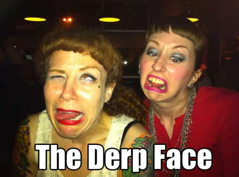 Sastavili popis najglupljih ženskih poza. Imaju li pravo ili su samo ljubomorni?