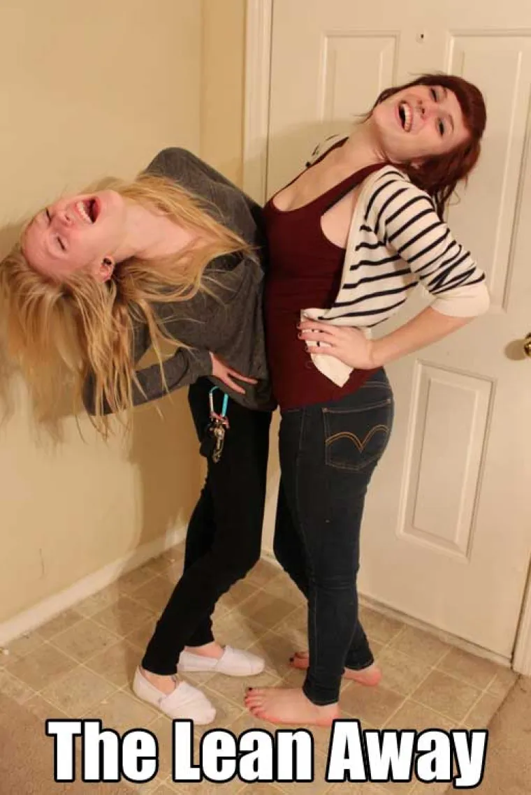 Sastavili popis najglupljih ženskih poza. Imaju li pravo ili su samo ljubomorni?