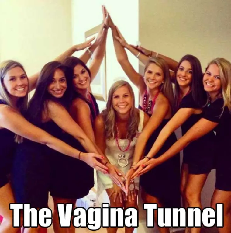 Sastavili popis najglupljih ženskih poza. Imaju li pravo ili su samo ljubomorni?