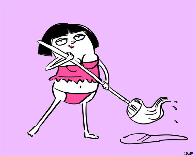 Čistite kuću u seksi donjem rublju.