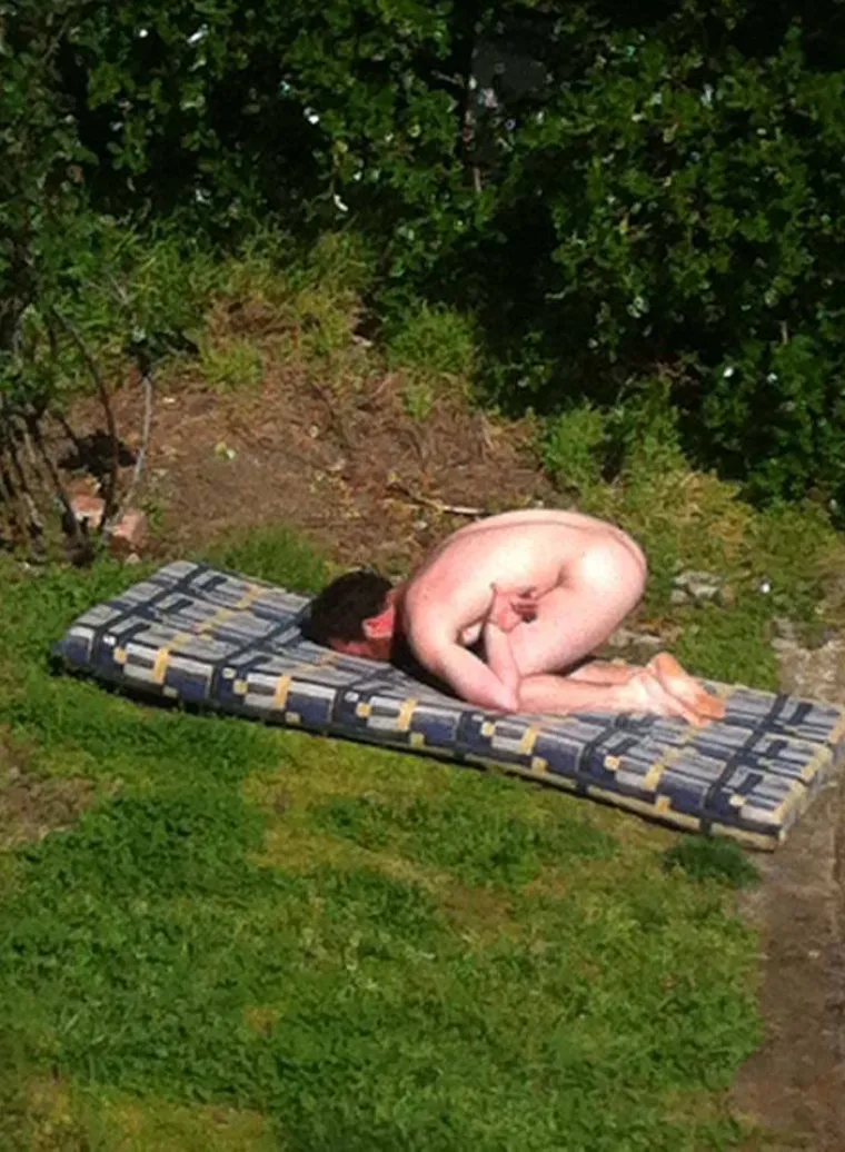 Najnoviji internetski trend je opona&scaron;anje smrznute piletine. Kraj je stvarno blizu...