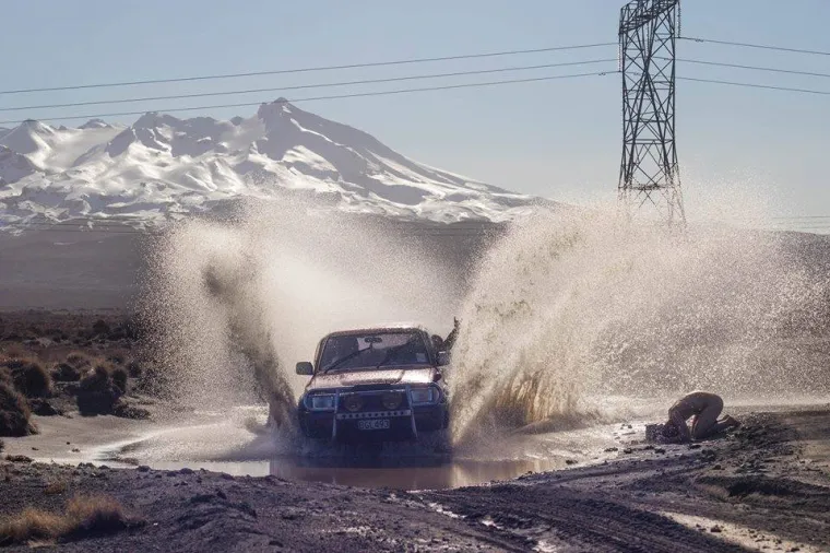 Najnoviji internetski trend je opona&scaron;anje smrznute piletine. Kraj je stvarno blizu...