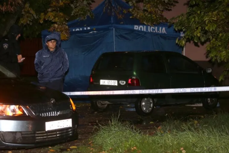 CRNA SUBOTA: Dva tijela pronađena pred obiteljskom kućom