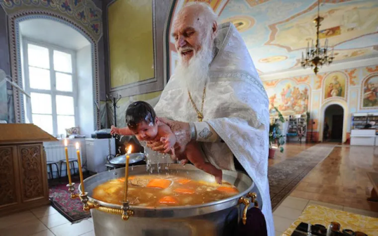Svećenik izgleda kao da je ispao iz horora pa su si ljudi dali malo odu&scaron;ka