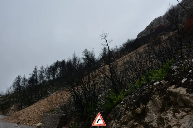 UNIŠTENA I PLAŽA: Bujice uzrokovale odrone, mještani strahuju