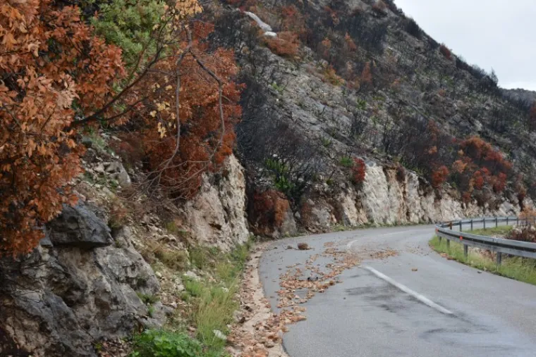 UNIŠTENA I PLAŽA: Bujice uzrokovale odrone, mještani strahuju