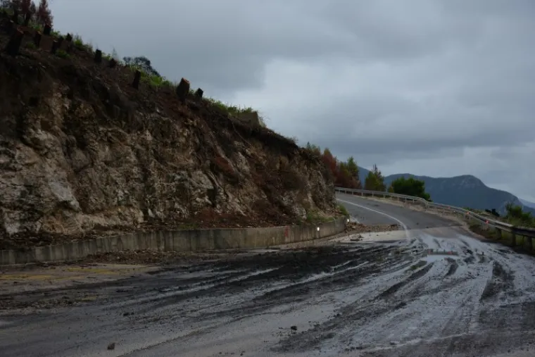 UNIŠTENA I PLAŽA: Bujice uzrokovale odrone, mještani strahuju