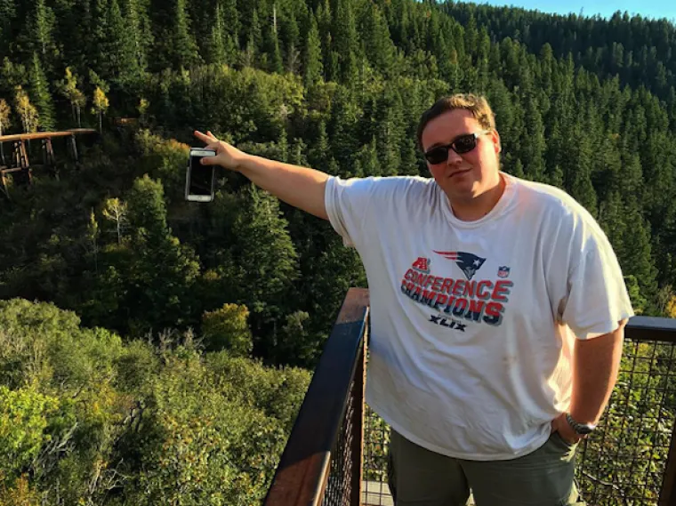 Klinci imaju novi blesavi trend, ovaj put svoj iPhone izlažu raznim opasnostima