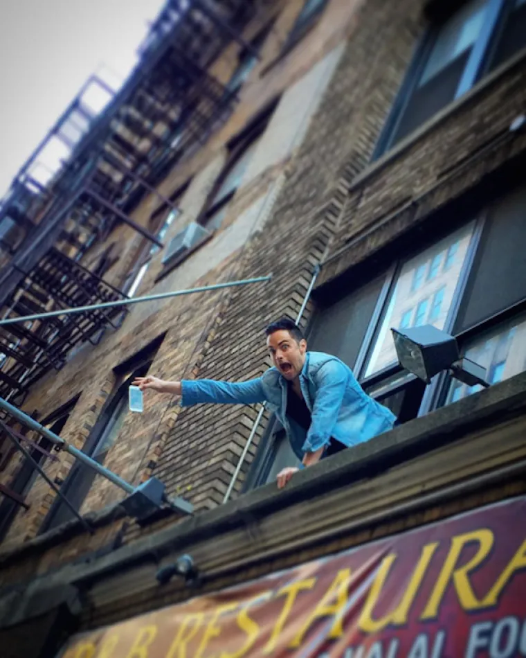 Klinci imaju novi blesavi trend, ovaj put svoj iPhone izlažu raznim opasnostima