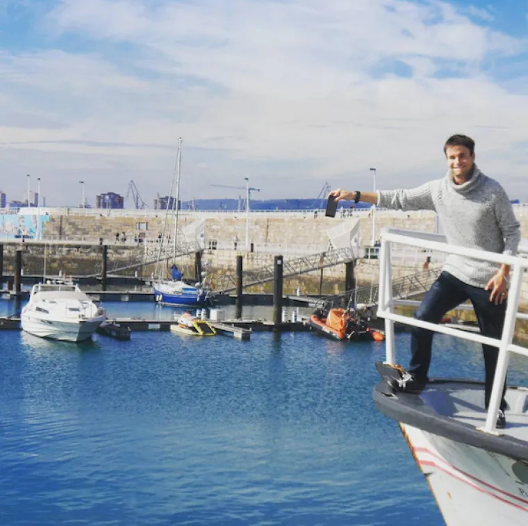 Klinci imaju novi blesavi trend, ovaj put svoj iPhone izlažu raznim opasnostima