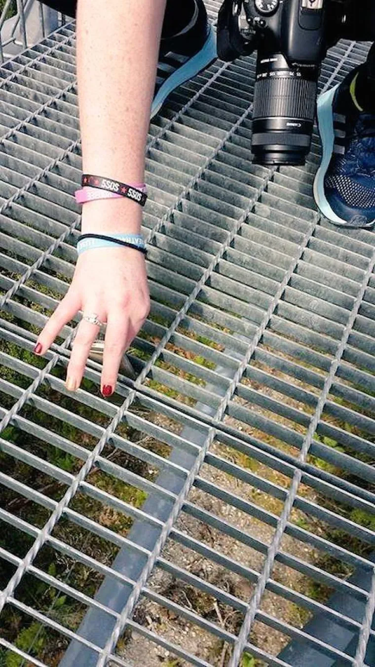 Klinci imaju novi blesavi trend, ovaj put svoj iPhone izlažu raznim opasnostima