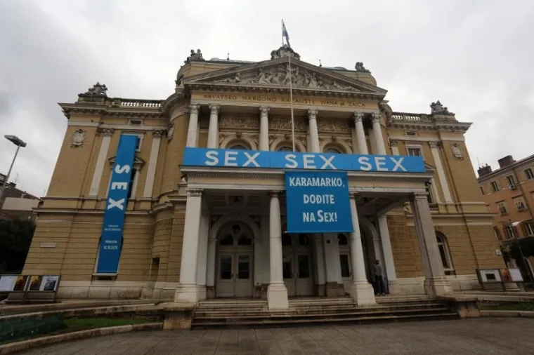 Nakon &scaron;to je &scaron;ef HDZ-a Tomislav Karamarko na predizbornom skupu u Rijeci izjavio kako Hrvatsko narodno kazali&scaron;te Ivana pl. Zajca u posljednje vrijeme svojim programom nije ni hrvatsko ni narodno, nego je postalo prostor nove kulturne okupacije i izrugivanja hrvatskoj kulturi i narodu &scaron;to će se uskoro promijeniti, Kazali&scaron;te je, čini se, političaru odlučilo uzvratiti. Na njegovom pročelju osvanula je poruka "Karamarko dodjite na SEX!". HNK je na taj način ujedno promovirao i svoju novu predstavu koja se zove "SEX".