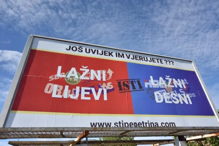 Nezavisna lista primoštenskog načelnika Stipe Petrine u blizini Skradina, točnije u Tromilji, postavila je prve plakate za  parlamentarne izbore na kojima izjednačava HDZ i SDP i njihove koalicije nazivajući ih lažnim desnima i lažnim lijevima uz poruku: "Još uvijek im vjerujete???".