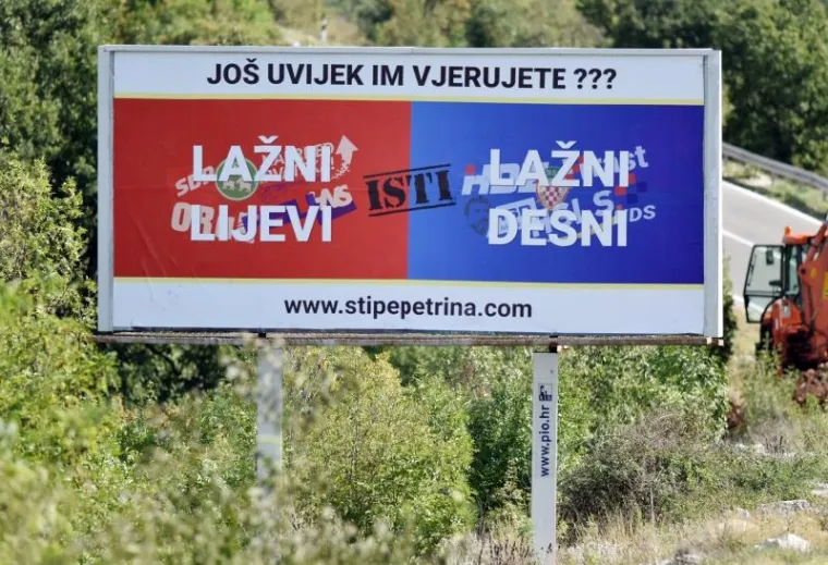 Nezavisna lista primoštenskog načelnika Stipe Petrine u blizini Skradina, točnije u Tromilji, postavila je prve plakate za  parlamentarne izbore na kojima izjednačava HDZ i SDP i njihove koalicije nazivajući ih lažnim desnima i lažnim lijevima uz poruku: "Još uvijek im vjerujete???".