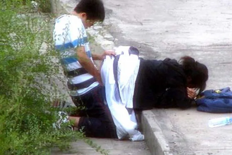 Izrazi lica partnera uhvaćenih u seksu u javnosti stvarno su neprocjenjivi