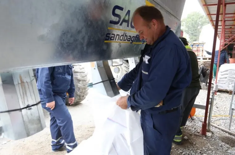 Za sada je zavr&scaron;en (ovog ljeta) za&scaron;titni nasip na području u&scaron;ća Korane u Kupu u Gornjem Meku&scaron;ju u duljini od 4,3 kilometra.