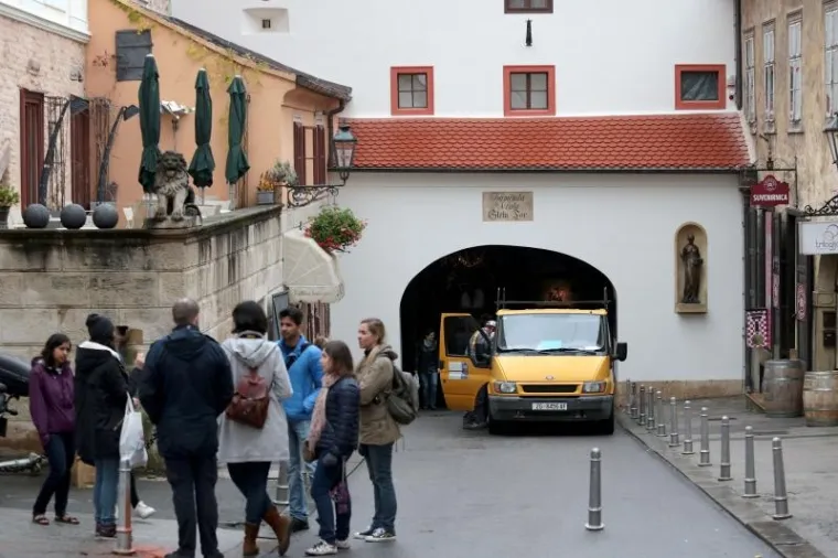 Nakon godinu dana prolaznici i turisti ponovno mogu uživati u ljepoti povijesnog zdanja koje je nakon obnove zablistalo u punom sjaju.