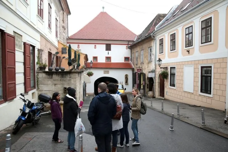 Nakon godinu dana prolaznici i turisti ponovno mogu uživati u ljepoti povijesnog zdanja koje je nakon obnove zablistalo u punom sjaju.