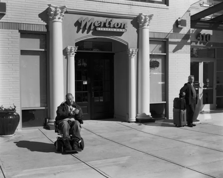 POTPUNO HIPNOTIZIRANI: Jezive fotke pokazuju koliko smo ovisni o mobitelima