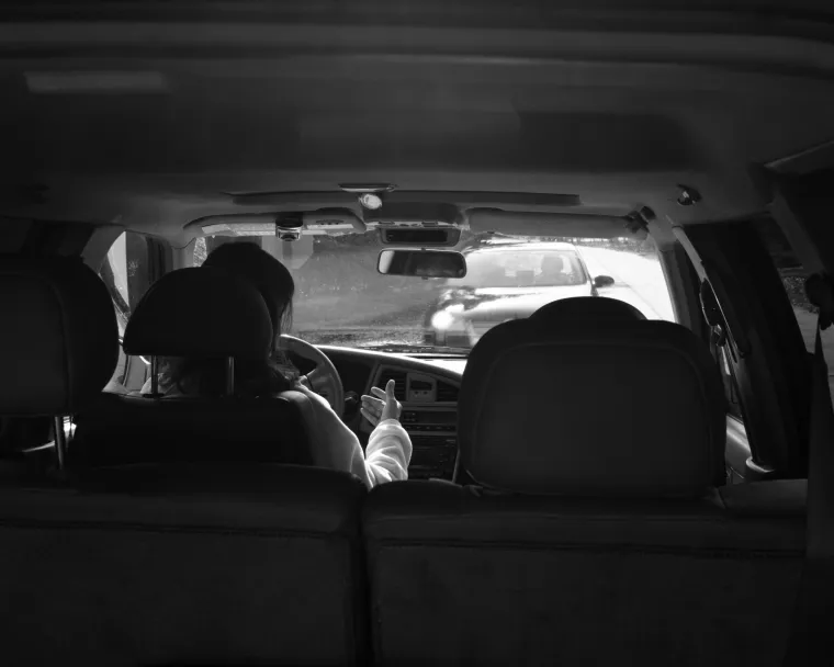 POTPUNO HIPNOTIZIRANI: Jezive fotke pokazuju koliko smo ovisni o mobitelima