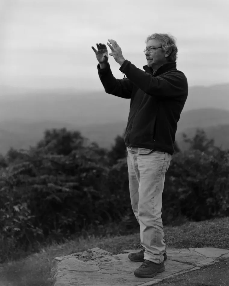 POTPUNO HIPNOTIZIRANI: Jezive fotke pokazuju koliko smo ovisni o mobitelima