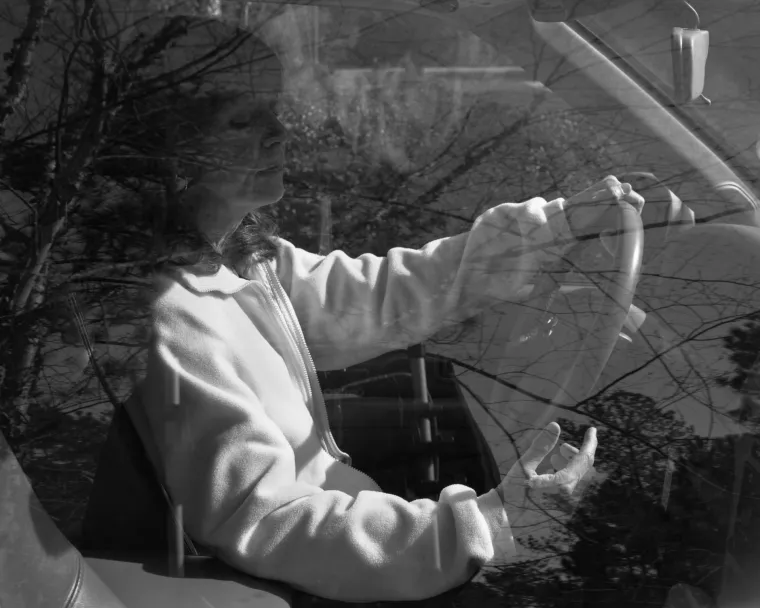 POTPUNO HIPNOTIZIRANI: Jezive fotke pokazuju koliko smo ovisni o mobitelima