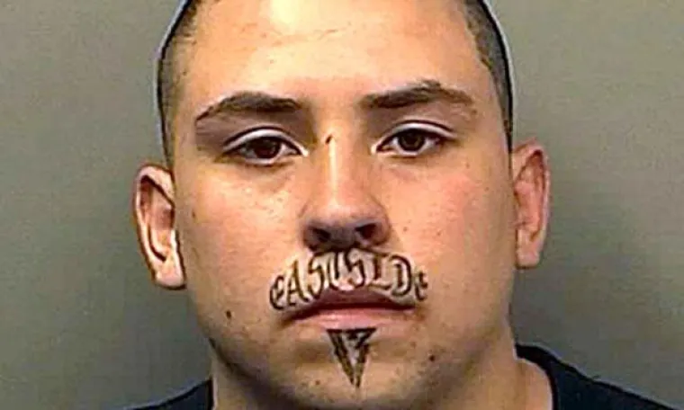 Naposljetku, kako objasniti nečiju potrebu da si nasred čela tetovira logotip energetskog pića?