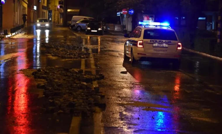 NEVRIJEME U &Scaron;IBENIKU: Bujica razrovala cestu u sredi&scaron;tu grada