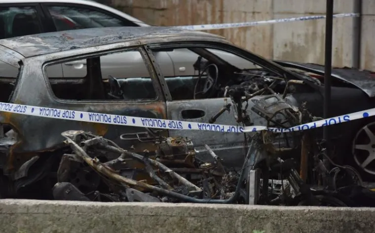 POŽAR U &Scaron;IBENIKU: Vatra uni&scaron;tila četiri motocikla i automobil