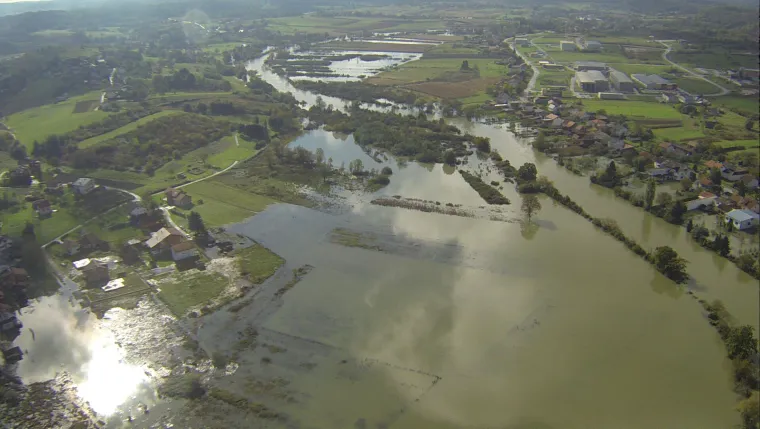 Ekskluzivne snimke iz zraka svjedoče o razmjerima potopa!