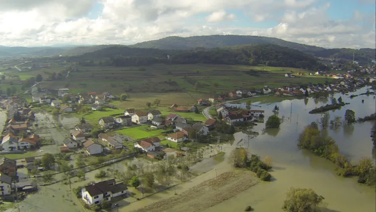 Ekskluzivne snimke iz zraka svjedoče o razmjerima potopa!