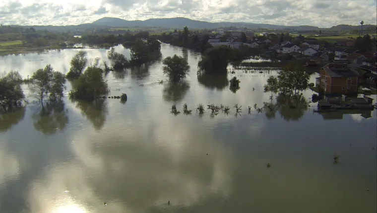 Ekskluzivne snimke iz zraka svjedoče o razmjerima potopa!