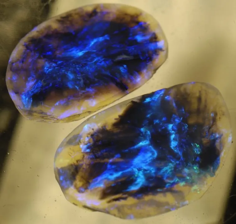 Crni opal 'Stijena munje'