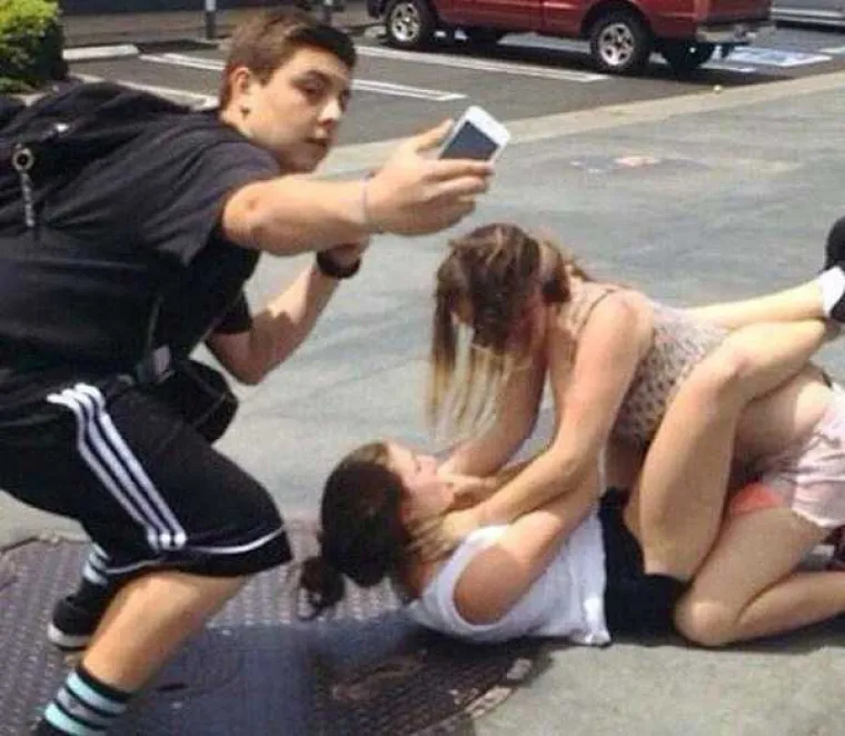 Kad vidite tko stoji iza kamere, bit će vam jasno za&scaron;to je internet prepun ludih slika