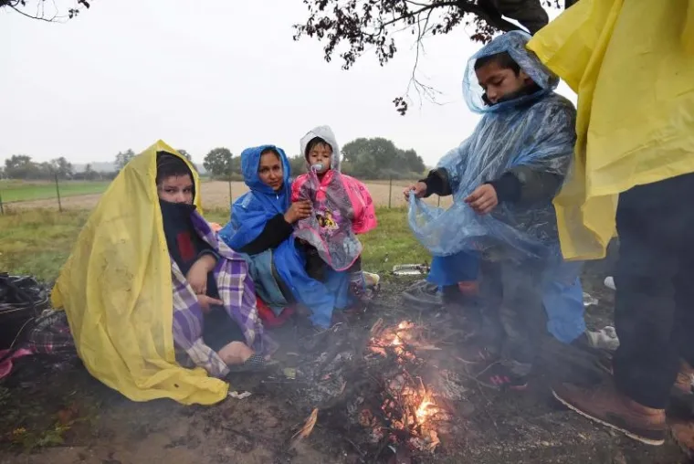 Migranti proveli ki&scaron;nu noć na granici sa Slovenijom