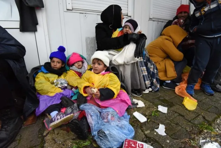 Migranti proveli ki&scaron;nu noć na granici sa Slovenijom