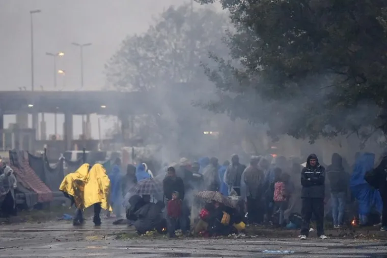 Migranti proveli ki&scaron;nu noć na granici sa Slovenijom