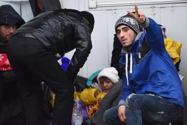 Izbjeglice, među kojima je puno djece, provele su noć na granici sa Slovenijom. Slovenska policija jo&scaron; ih ne pu&scaron;ta prema Austriji.