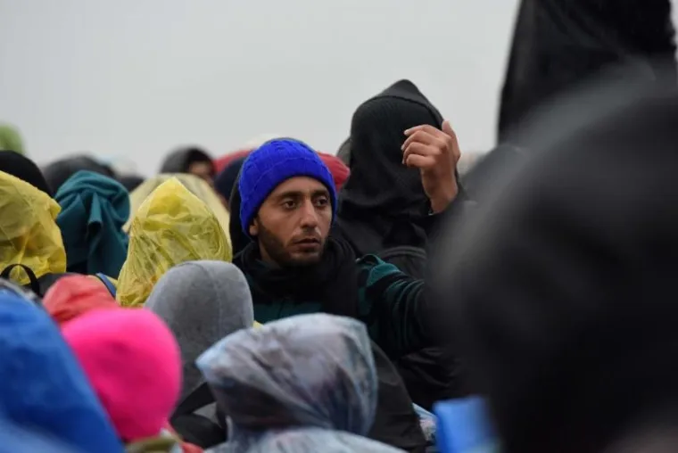 Izbjeglice, među kojima je puno djece, provele su noć na granici sa Slovenijom. Slovenska policija jo&scaron; ih ne pu&scaron;ta prema Austriji.