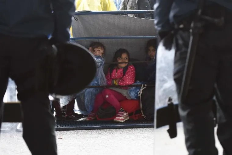 Iako je Slovenija objavila da će početi primati migrante, na granici izbjeglice, među kojima je mnogo žena i djece, čekaju na ki&scaron;i i hladnoći. Izbjeglice su primile pomoć Crvenog križa no Slovenija ih jo&scaron; ne propu&scaron;ta preko granice.